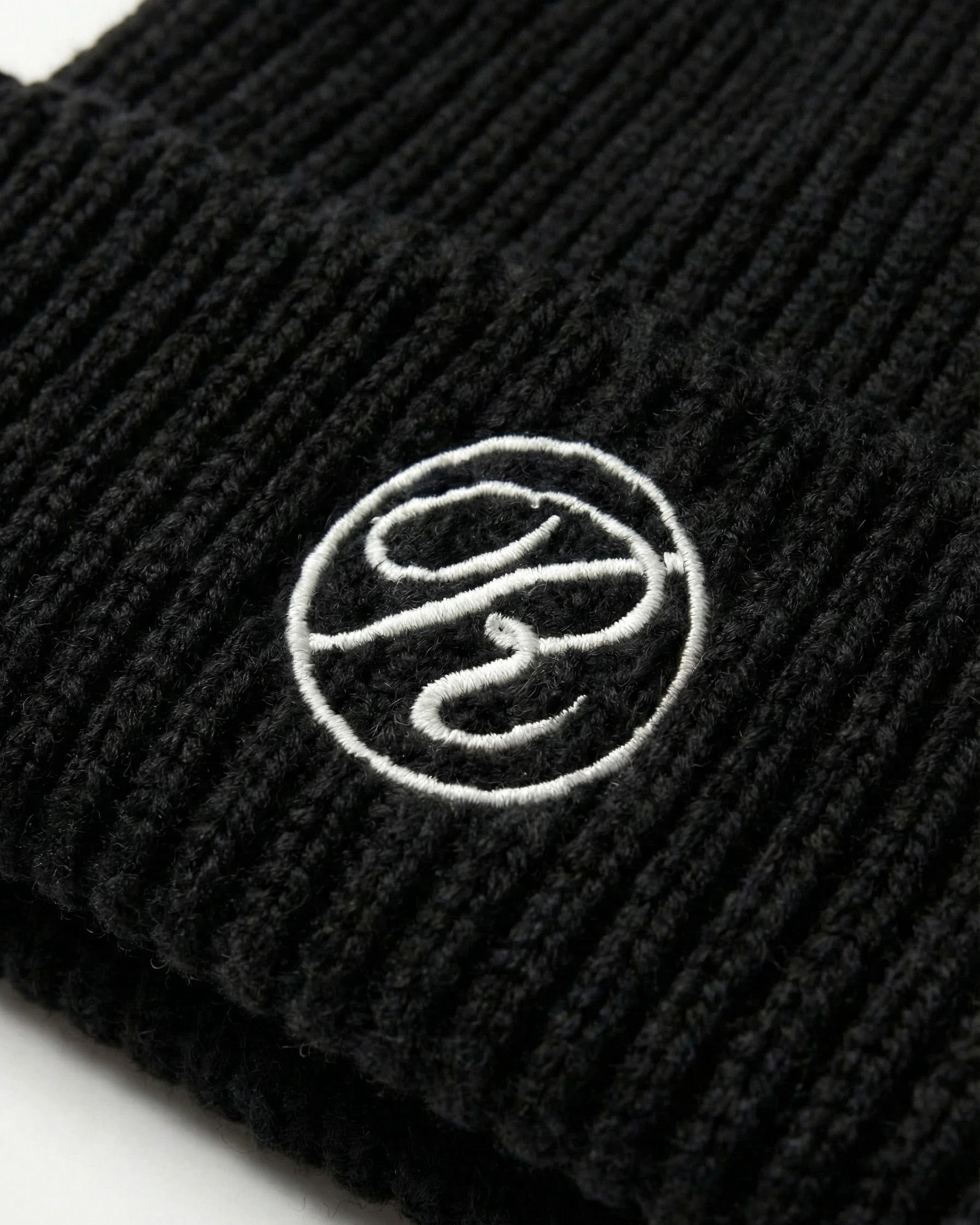 Ribbstickad Mössa Rovior Extra Closeup - Svart