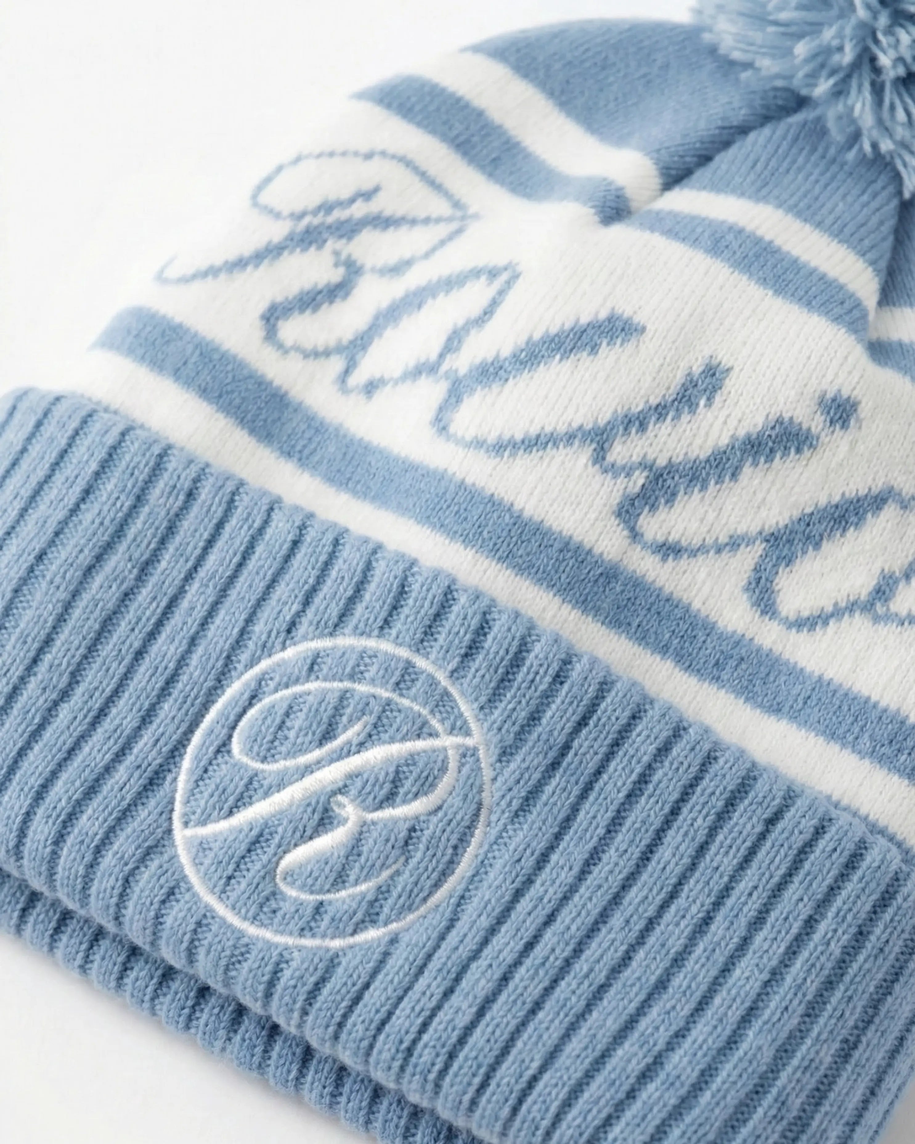 Rovior Stickad Mössa Med Pom Pom närbild 1 - Ljusblå